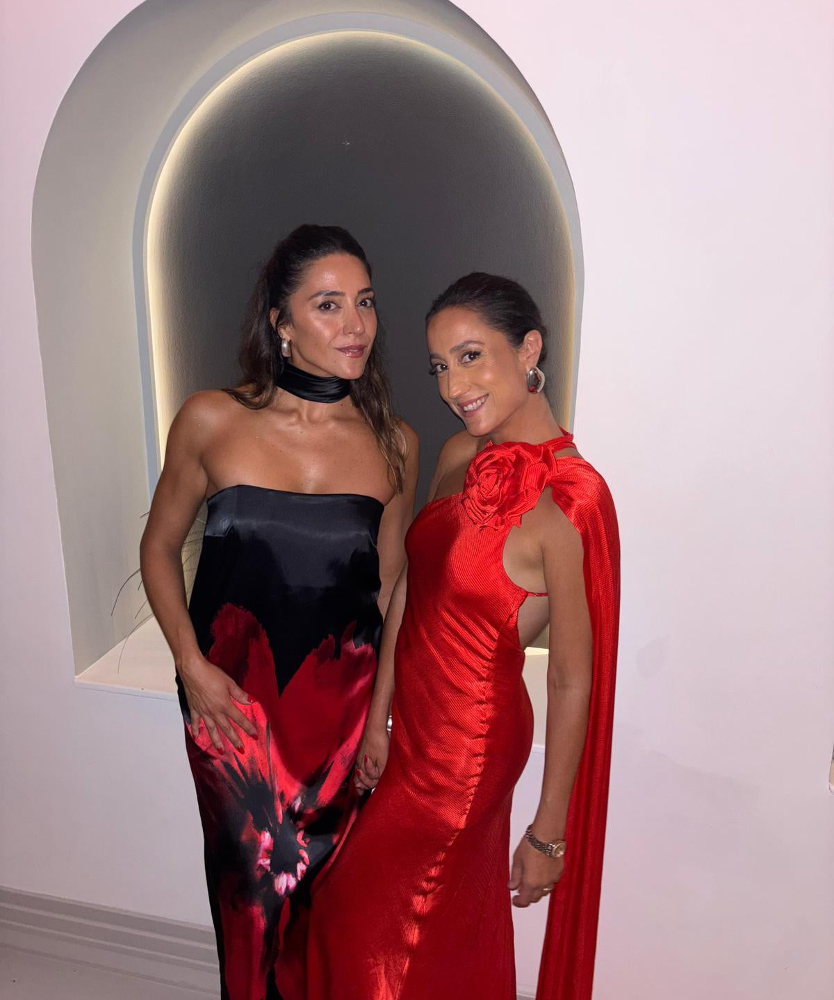 Zeynep Öngören & Yasemin Zamanpur in Sisters