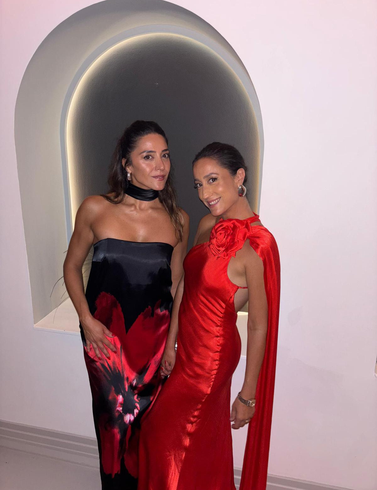 Zeynep Öngören & Yasemin Zamanpur in Sisters
